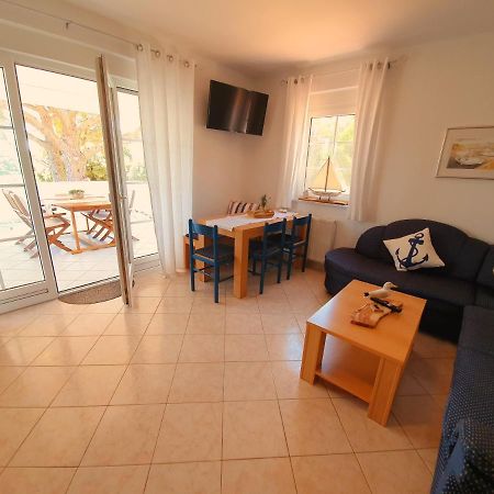 Villa Lucija Rab Town Bagian luar foto