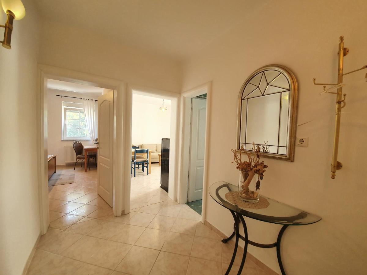 Villa Lucija Rab Town Bagian luar foto