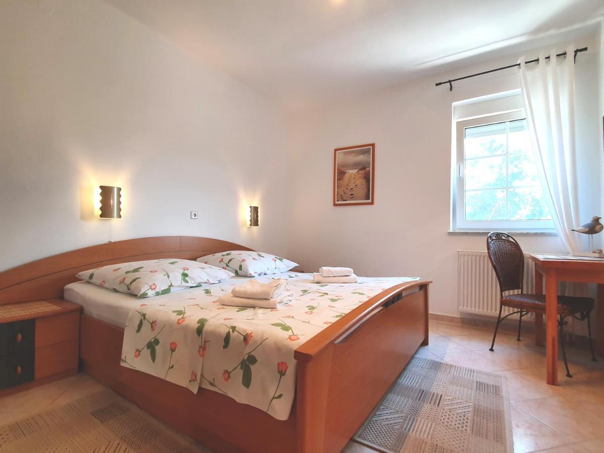 Villa Lucija Rab Town Bagian luar foto