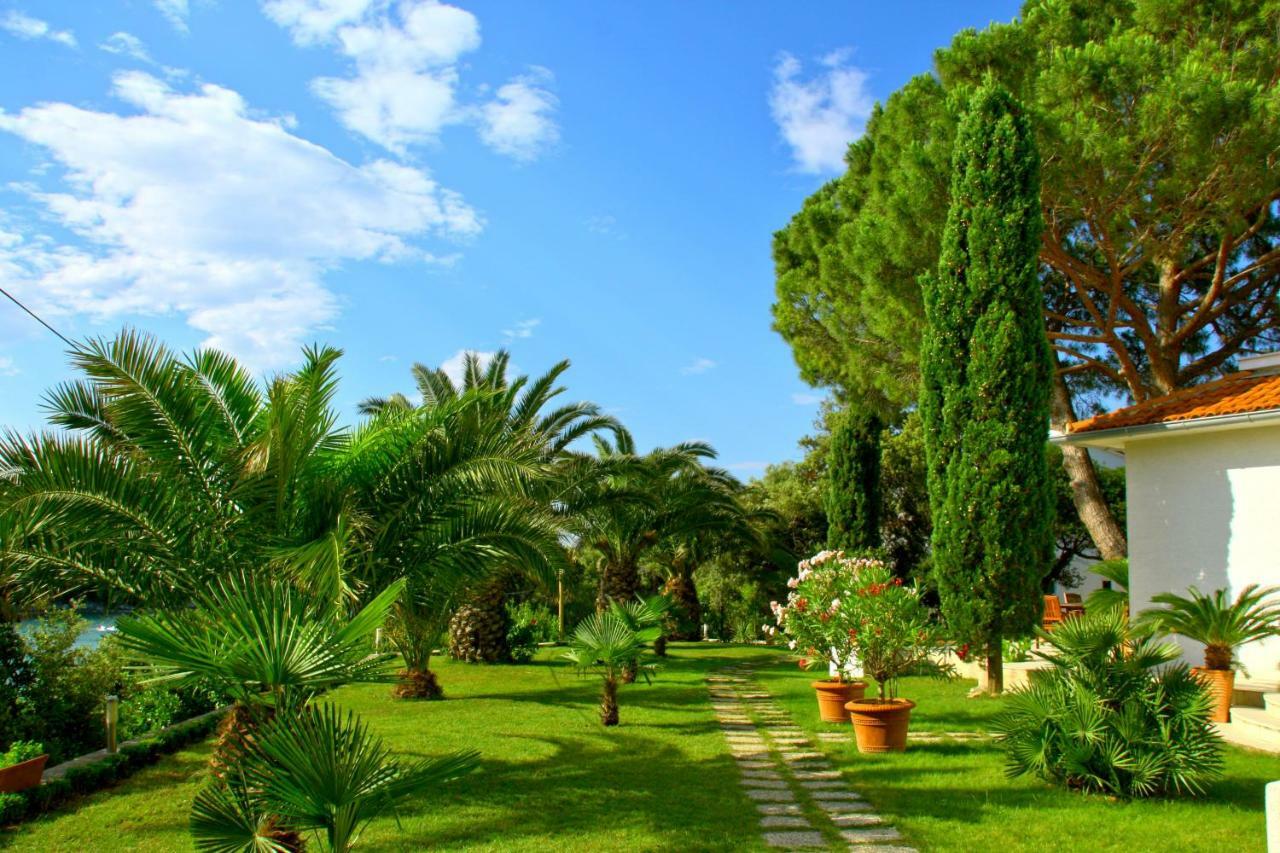 Villa Lucija Rab Town Bagian luar foto
