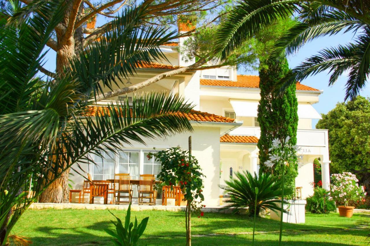 Villa Lucija Rab Town Bagian luar foto